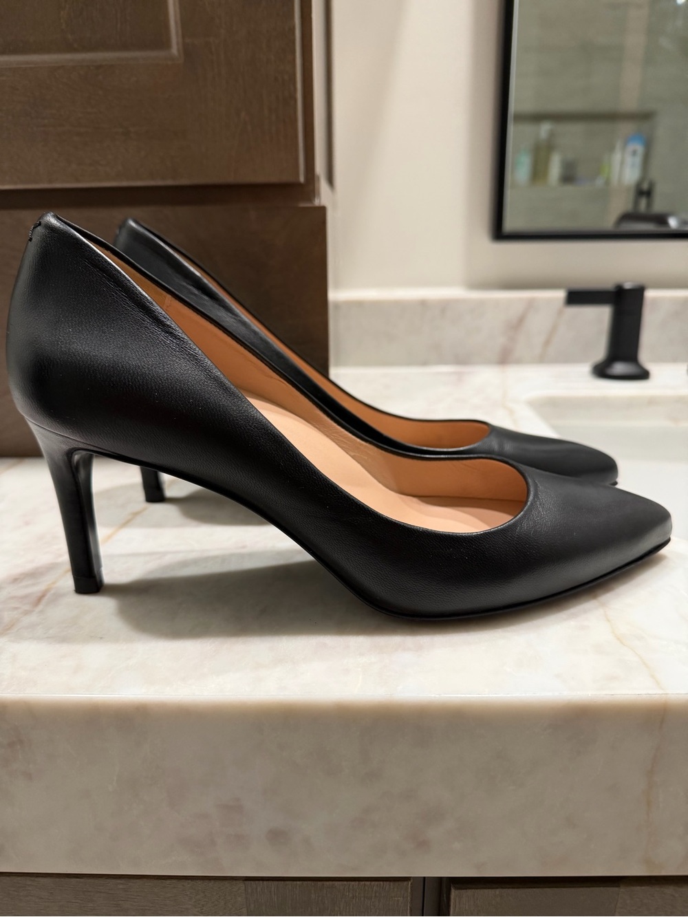 Women's Black Pointed Toe Mid-Heel Pumps